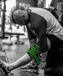 Elitefts™ JUPITER Knee Wrap 10 Elitefts™ JUPITER Knee Wrap -Goalrilla Shop jupiter kneewraps green inuse