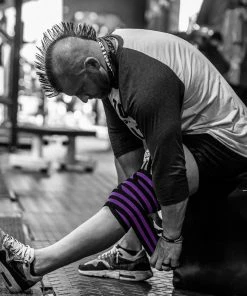 Elitefts™ JUPITER Knee Wrap 11 Elitefts™ JUPITER Knee Wrap -Goalrilla Shop jupiter kneewraps purple inuse